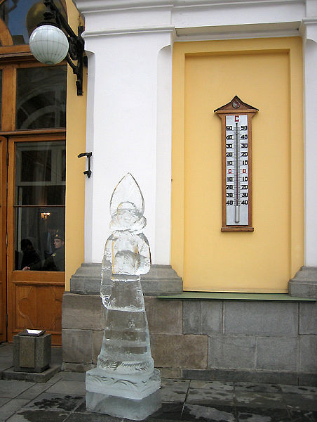 Ледяные скульптуры в Москве (10 фото)