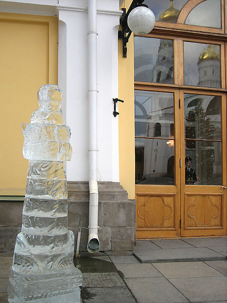 Ледяные скульптуры в Москве (10 фото)