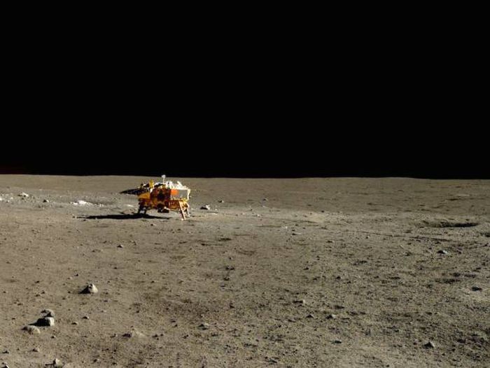 Снимки Луны, сделанные первым китайским луноходом