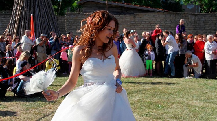 «Сбежавшие невесты» соревновались за кольцо с бриллиантами