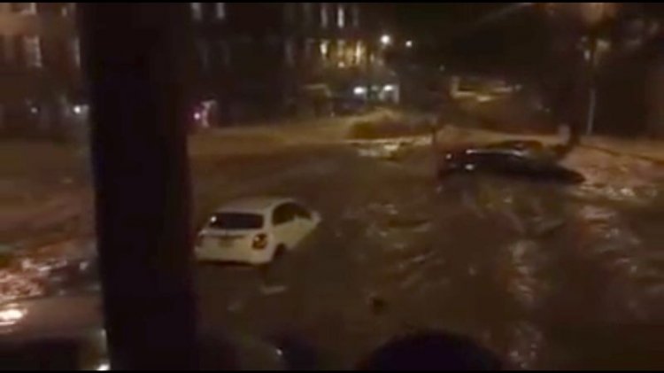 Реальное наводнения: кадры с места событий выглядят по-настоящему жутко (видео)