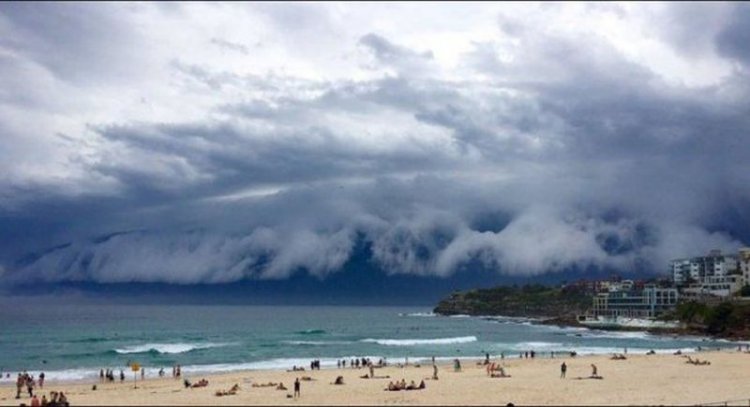 Жителей Австралии напугали необыкновенные облака (фото)